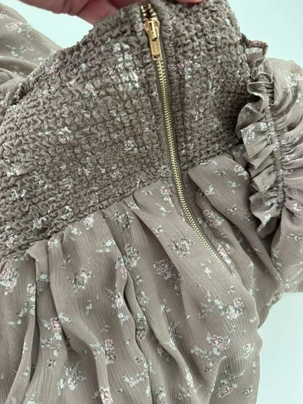 Worth Collective Harlow Floral Taupe  Dress Size L Puff Sleeve Smocked Empire - Picture 6 of 7